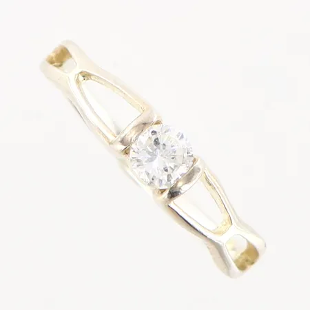 Ring med sten stl:16½, bredd 4mm, silver 925/1000 Vikt: 1,4 g