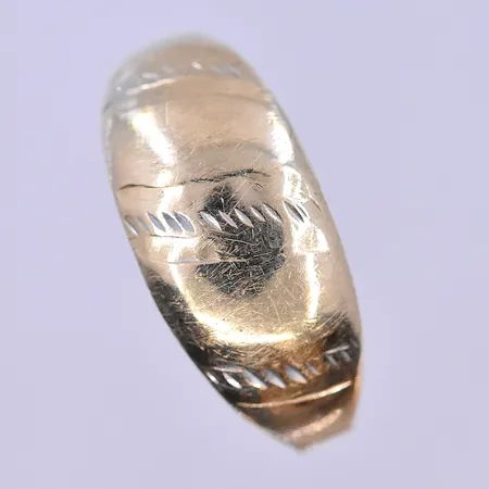 Ring stl:19, bredd 3-9 mm 14K. Vikt: 1,9 g
