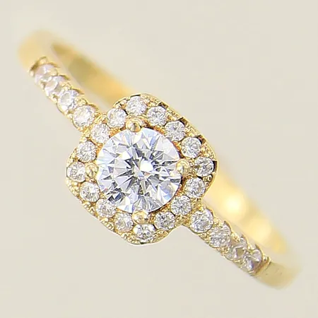 Ring med vita stenar GHA stl:19 bredd 2-8mm förgylld silver 925/1000 Vikt: 2,7 g