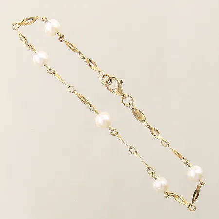 Armband med odlade pärlor Ø5,5mm GHA längd 18,5cm bredd 2,3-5,5mm 18K Vikt: 3,1 g