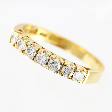 Ring halvallians med 7 diamanter 0,35ctv Top Wesselton (F-G)/SI enligt gravyr, stl:17½, bredd 2,5mm, 18K Vikt: 3,1 g