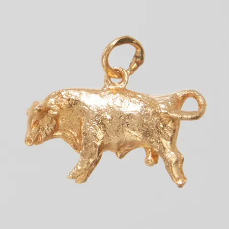 Hänge tjur längd inkl ögla 1,5cm, bredd 18mm, 18K Vikt: 3,6 g