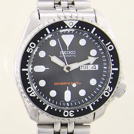 Herrur Seiko Diver's 200m SKX007 stål automat ref-nr:7S26-0020 serie-nr:3D1252 Ø42mm, datum, dag, mineralglas med smärre repor, stållänk något slapp, länk samt boett med smärre repor, inga tillbehör