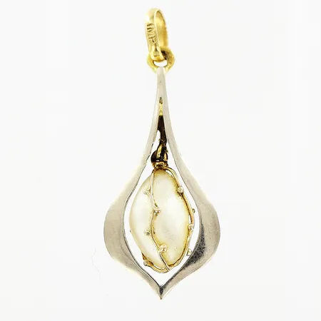 Hänge odlad pärla vit/gulguld, längd 29mm, bredd 11mm, 18K Vikt: 1,4 g