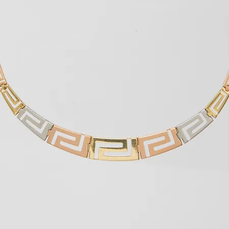 Collier med genombruten dekor längd ca 44cm, bredd 4-8,5mm, trefärgad, 14K Vikt: 11,6 g