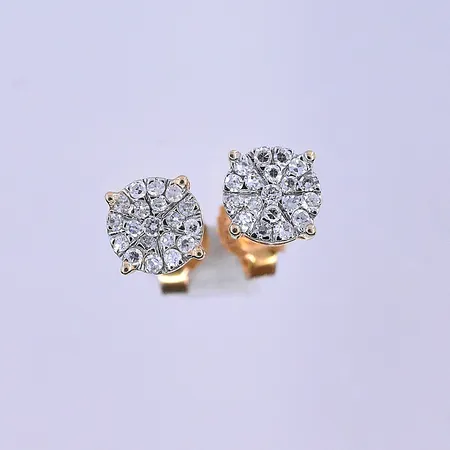 Örhängen med diamanter ca38x0,005ct Guldfynd, bredd 5 mm 18K. Vikt: 1,2 g