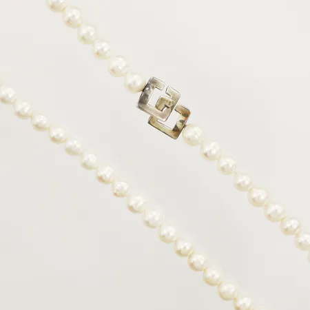 Pärlcollier med odlade sötvattenspärlor längd 43,5cm Ø8,9mm lås i silver 925/1000 Vikt: 0 g