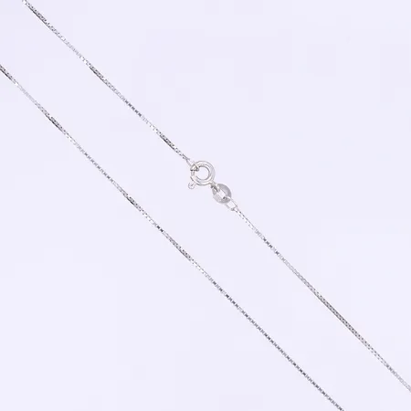 Halskedja Venezia 42cm, bredd 0,8mm, något bucklig, vitguld 18K Vikt: 2,5 g
