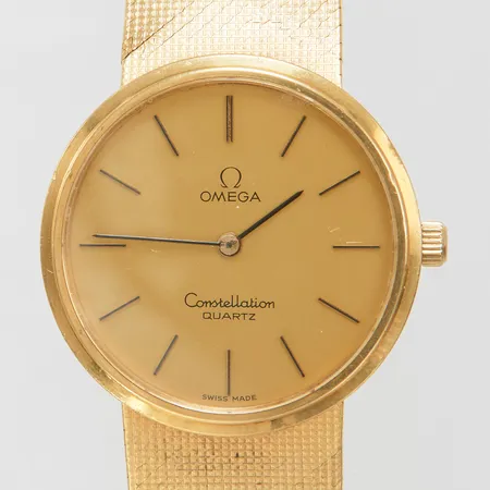 Armbandsur Omega Constellation 18K quartz, Ø33mm, integrerad länk i 18K, nagg på boett, brott på länk, gravyr på länk lås, etui, inga övriga tillbehör, bruttovikt: 82,8g