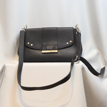 Väska Guess 29,5 x16,5cm, bruksslitage