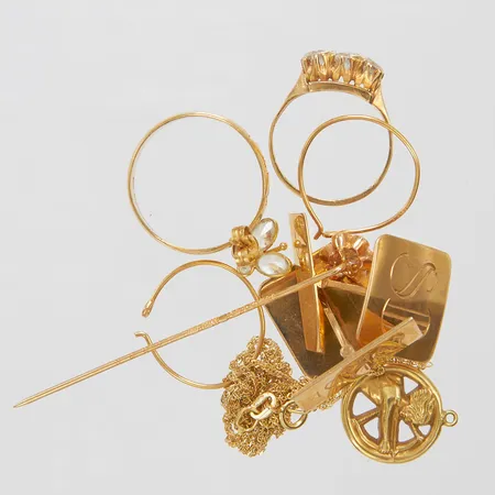 Diverse guld, stenar, defekter, trasigt, gravyrer, 18K, bruttovikt: 15,7g Vikt: 15,7 g
