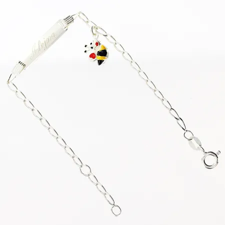 Barnarmband med platta längd 16,5cm, bredd 2-5mm, 1 berlock med emalj, gravyr, silver 925/1000. Vikt: 2,5 g