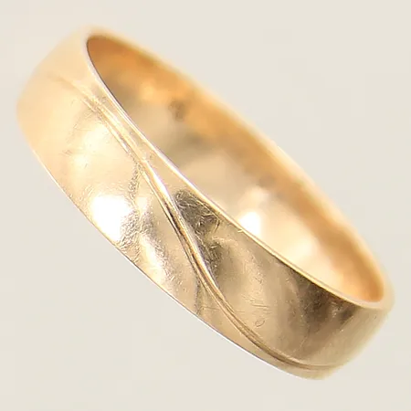 Ring mönstrad stl:19¾ bredd 5mm 14K Vikt: 4,4 g