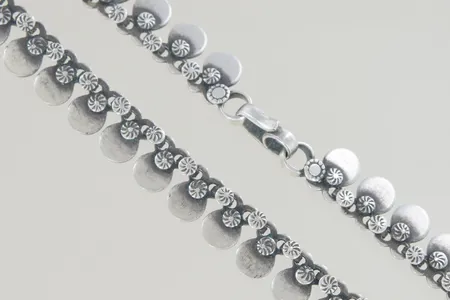 Collier längd 46 cm bredd 10 mm, silver inga stämplar Vikt: 56 g