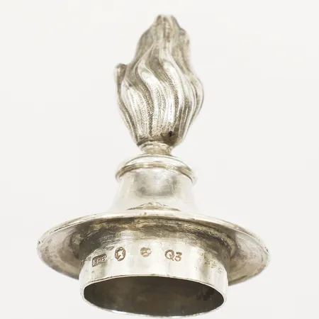 Lock Ø46mm höjd 61mm tillverkad av Johan Fredrik Björnstedt år 1822 bruksslitage silver Vikt: 58,2 g