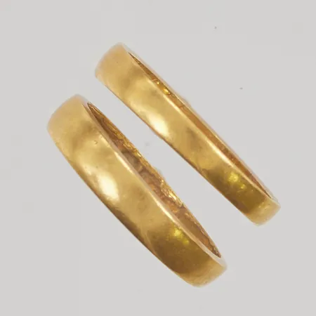 2 Ringar stl:16¾ gravyr 23K 6,7g.