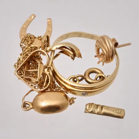 Diverse defekt guld, 18K, 6,26g.