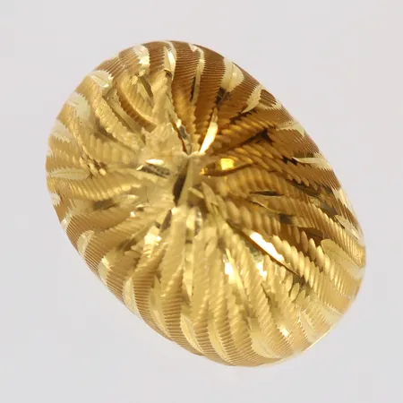 Ring med mönsterdekor stl 19, bredd ca 4,5-20mm, skev, ihåligt, 21K Vikt: 6 g