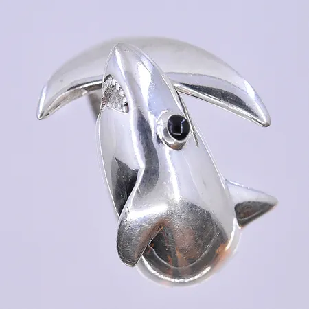 Ring haj Thomas Sabo stl:16½, bredd 6-17mm silver 925/1000. Vikt: 12,7 g