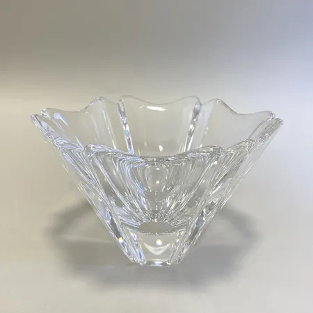Skål Orion Lars Hellsten Orrefors höjd 14cm klarglas.  Skickas med paket.