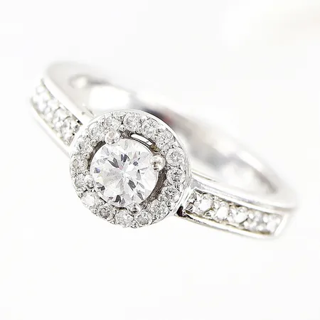Ring Story of Love Guldfynd vitguld,  27st diamanter 0,53ctv (mittsten ca 0,30ct), Wesselton (H)/SI, stl: 16, kvalitetsintyg samt garantikort för diamanter och kvittokopia medföljer, 18K  Vikt: 5,4 g