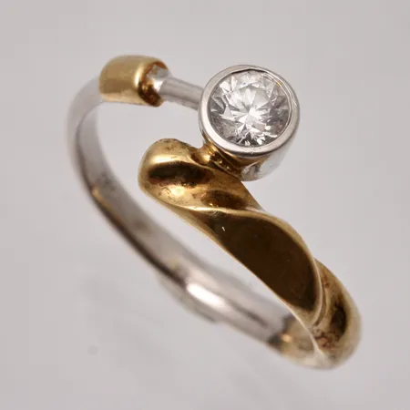 Ring stl:16½ bredd 2,4-8,3mm, 1st vit sten, Ø4,2mm, 14K, guld/vitguld, 3,51g.