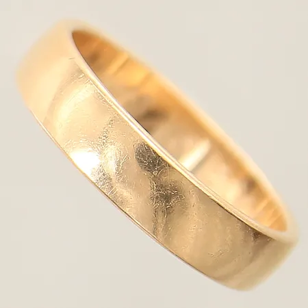 Ring slät stl:19¼ bredd 5mm gravyr 18K Vikt: 6,7 g
