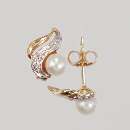 Örhängen med odlade pärlor längd ca 9,2mm, stift, 18K, Vikt: 1,2 g