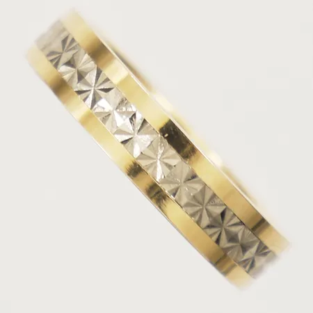 Ring med mönsterdekor stl:17¾ bredd 4,5mm, tvåfärgad, Schalins 18K Vikt: 5 g