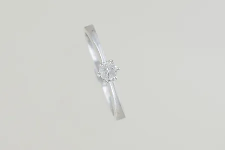 Ring med diamant 0,16ct stl:19½ 18k Vikt: 3,3 g