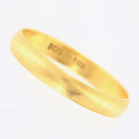 Ring slät stl:18¾ bredd 3mm 18K. Vikt: 2,5 g