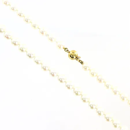 Pärlcollier 62st odlade pärlor Ø6mm, längd 43,5cm, 1 knut lös/behöver träs om, guldlås 18K  Vikt: 22,9 g