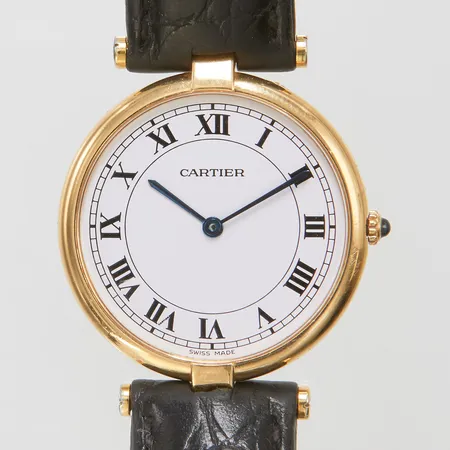 Armbandsur Must de Cartier Vendome 18K quartz 30mm, refnr 881001, boettnr 9333, cal.81, slitage på original läderband, spänne i 18K, repig boett, inga tillbehör.