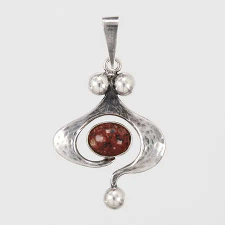 Hänge med porfyr Bergslagssmycke O Nordström Firma 1973, längd ca 7cm, bredd ca 42cm, silver Vikt: 16,5 g