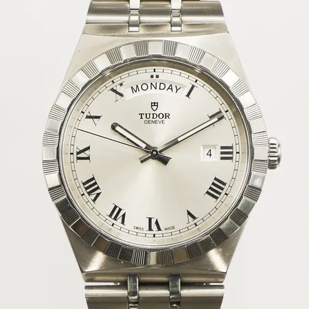 Herrur Tudor Royal, serienr:8Q80795, ref:M28600, Ø41mm, stål, automatisk, safirglas, dag, datum, integrerad originallänk, två extra länkbitar, viklås, box, ytterkartong, certifikat 06-04-2022, bruksskick.