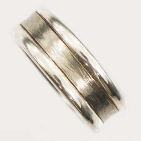 Ring delvis matterad yta, stl:20 bredd 8,8mm, silver 925/1000 Vikt: 12,1 g