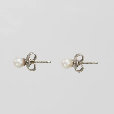 Örhängen med odlade pärlor Ø4,5mm, silver 830/1000, bruttovikt: 0,9g Vikt: 0,9 g