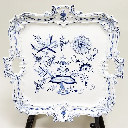 Fat med hänklar, Meissen 42x42cm, 2:a sortering, 1900-talets första hälft, lökmönster. Skickas med postpaket.