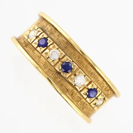 Ring med stenar stl:18½, bredd ca 8mm, 18K Vikt: 4 g