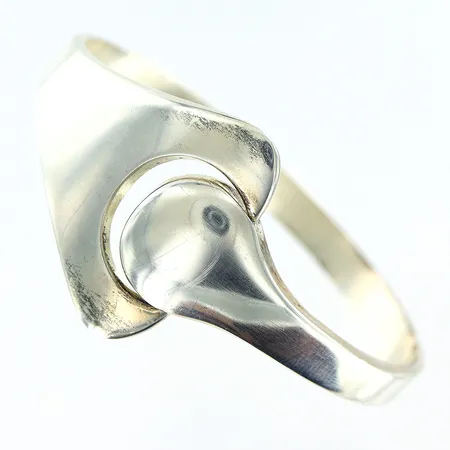 Stelt armband Hans Hansen Danmark, Ø57mm, bredd 6-30mm, tunna repor, silver 925/1000. Vikt: 32,6 g