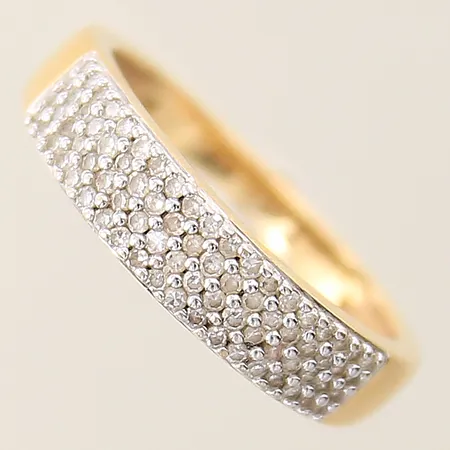 Ring med diamanter ca 72x ca 0,005ct stl:16 bredd 2,1mm GHA 18K  Vikt: 2,8 g