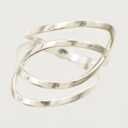 Ring stl:18¾, bredd 2,4-21,7mm 925/1000 Silver Vikt: 3,9 g