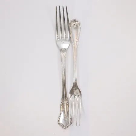 2 Gafflar, längd 18,5-21,5cm, bredd 6-25mm, silver Vikt: 105,2 g