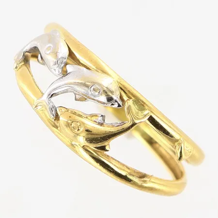 Ring delfiner stl:17¾ bredd 2,5-8mm, vit/gulguld, skev/defekt, 18K. Vikt: 1,1 g