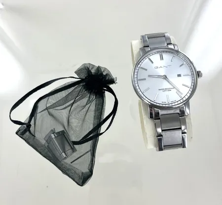 Herrur Gant GT006025 analog, diam 40 mm, extra länkar/låda, nytt batteri behövs Skickas med postpaket.