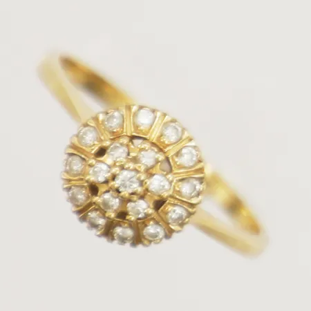 Ring med diamanter totalt ca 0,19ct stl:19 bredd 1,8mm 18K Vikt: 3,4 g