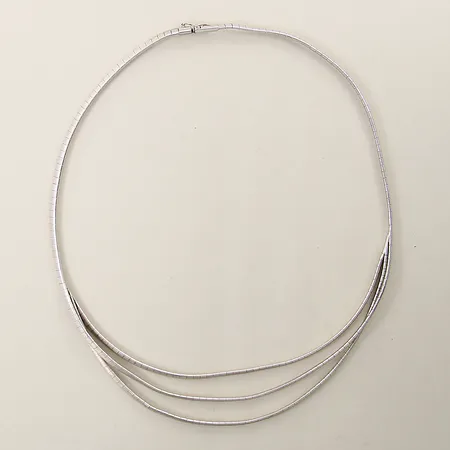 Collier halvstel längd 43cm bredd 3,5-10mm treradigt slappt lås svensk importstämpel silver 835/1000 Vikt: 28,7 g