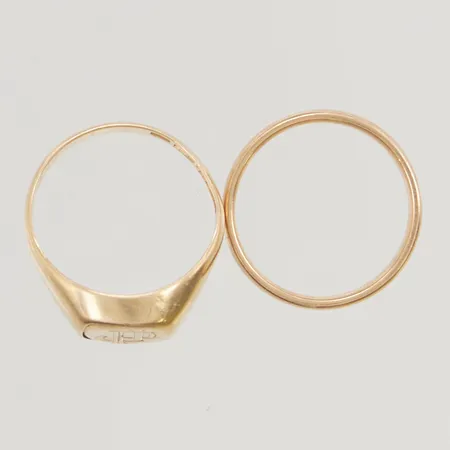 2 Ringar defekt/gravyr 18K 8,1g.