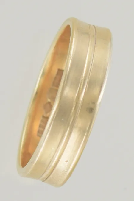 Ring stl:20½ bredd 6 mm 18k  Vikt: 7,2 g
