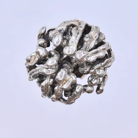 Ring stl:17½, bredd 8-38 mm silver 925/1000. Vikt: 49,8 g